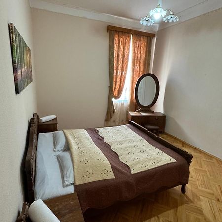 Apartamento Host N1 Kutaisi Exterior foto