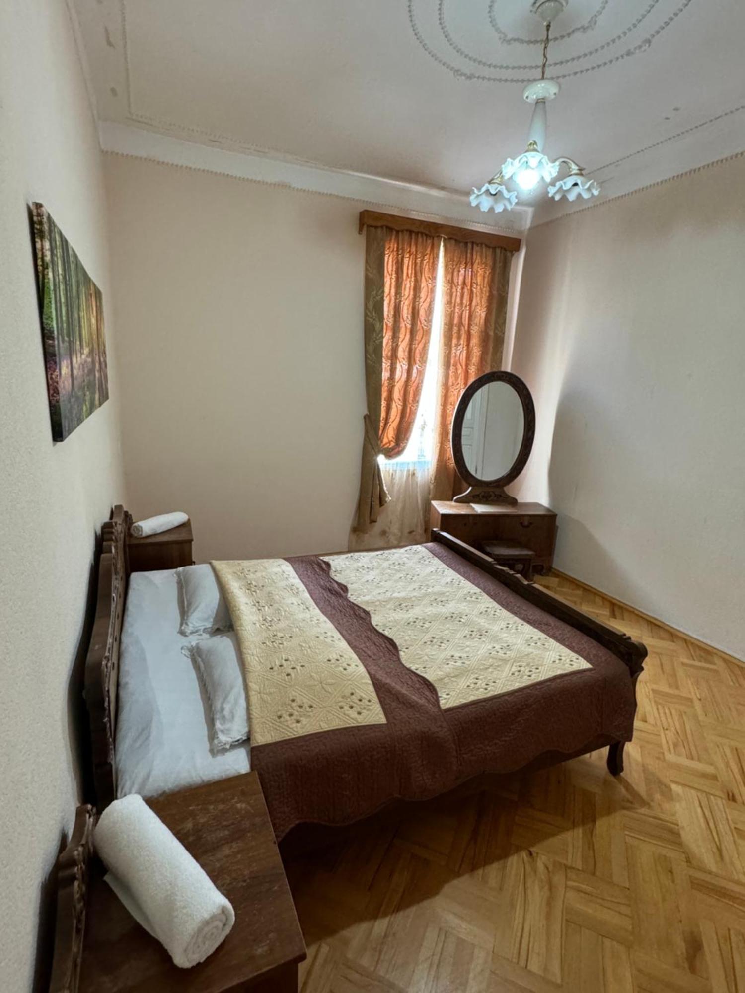 Apartamento Host N1 Kutaisi Exterior foto
